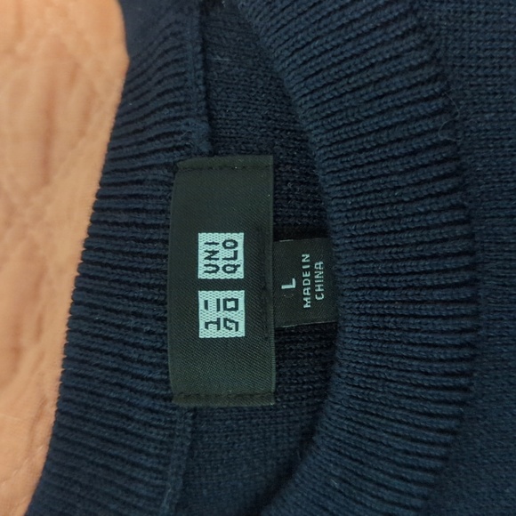 Uniqlo navy blue sweater - Picture 2 of 4